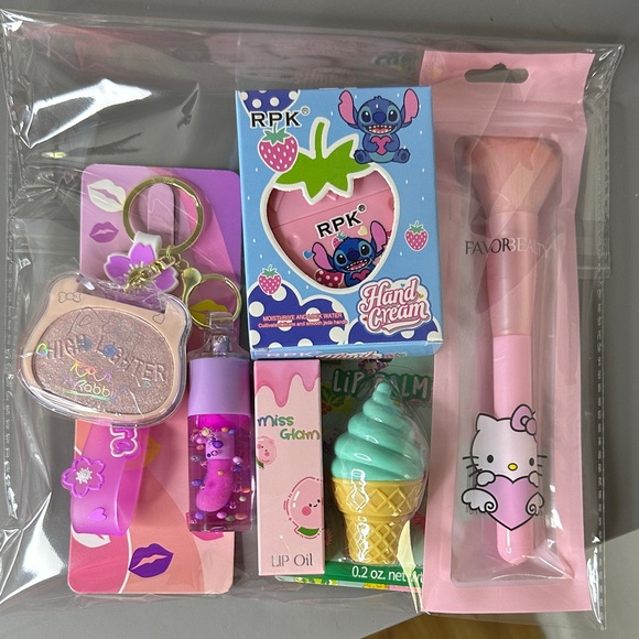Hello Kitty Other - Hello Kitty & Stitch Beauty Gift Set | Lip Gloss, Highlighter & Accesories
